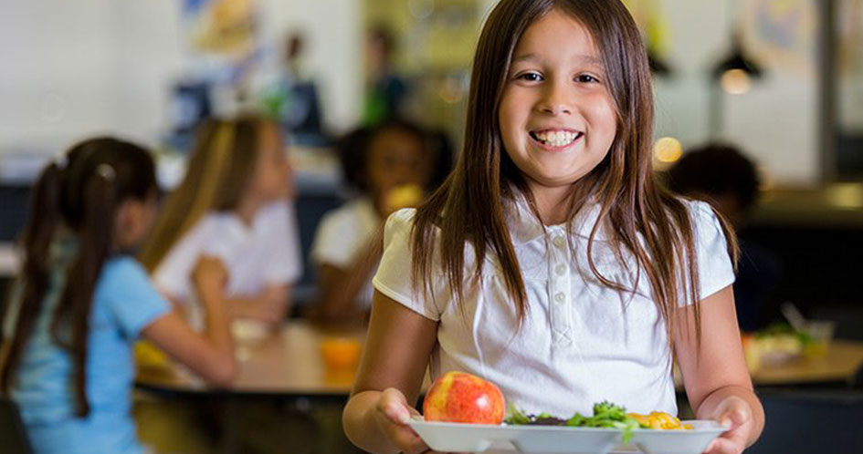 girl with lunch tray